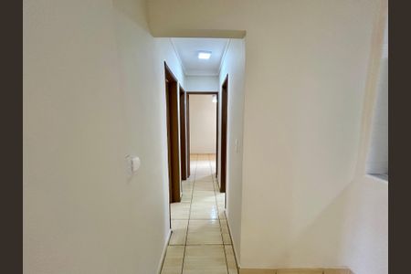 Corredor de apartamento para alugar com 3 quartos, 63m² em Jardim Flor da Montanha, Guarulhos