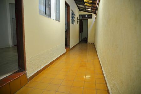 Casa à venda com 98m², 2 quartos e 1 vagaQuintal Lateral 