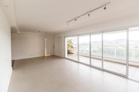 Apartamento para alugar com 200m², 3 quartos e 3 vagas Apartamento para alugar com 200m², 3 quartos e 3 vagasSala