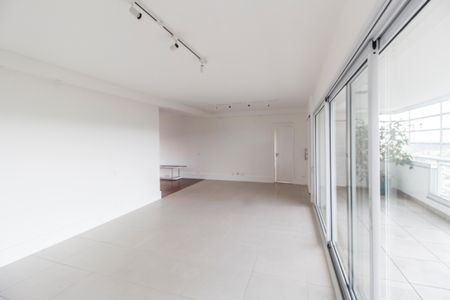 Apartamento para alugar com 200m², 3 quartos e 3 vagas Apartamento para alugar com 200m², 3 quartos e 3 vagasSala