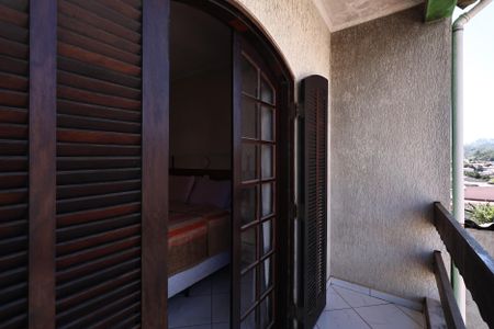 Casa à venda com 230m², 4 quartos e 2 vagasSacada da suíte 2