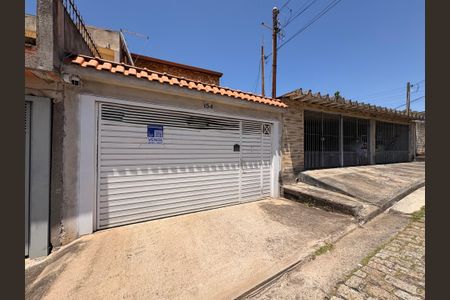 Casa à venda com 230m², 4 quartos e 2 vagasFachada + plaquinha