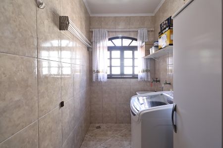 Casa à venda com 230m², 4 quartos e 2 vagasLavanderia