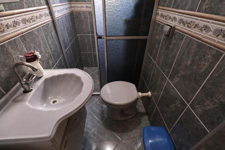 Casa à venda com 230m², 4 quartos e 2 vagasBanheiro de serviço