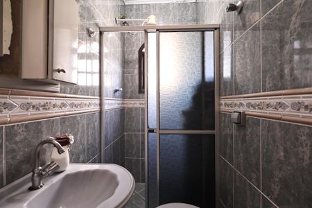 Casa à venda com 230m², 4 quartos e 2 vagasBanheiro de serviço