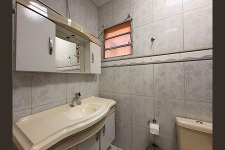 Casa à venda com 230m², 4 quartos e 2 vagasBanheiro casa 2