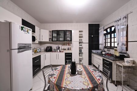 Casa à venda com 230m², 4 quartos e 2 vagasCozinha 