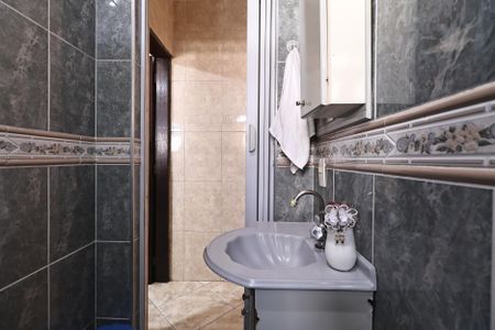 Casa à venda com 230m², 4 quartos e 2 vagasBanheiro de serviço