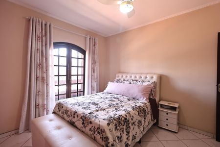 Casa à venda com 230m², 4 quartos e 2 vagasSuite 1