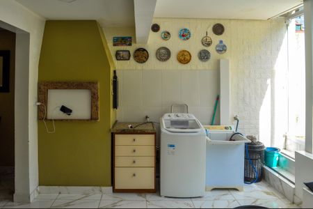 Casa à venda com 185m², 4 quartos e 4 vagas