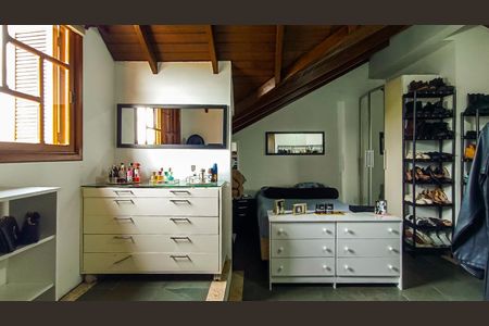 Casa à venda com 185m², 4 quartos e 4 vagas