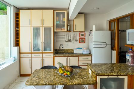 Casa à venda com 185m², 4 quartos e 4 vagas