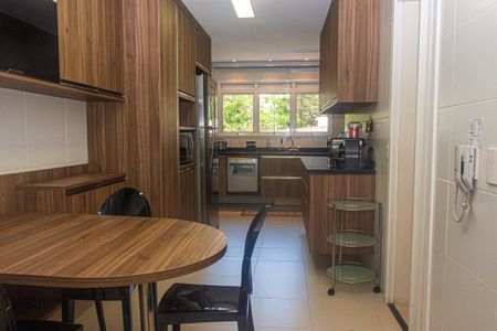 Apartamento à venda com 229m², 4 quartos e 4 vagasCozinha