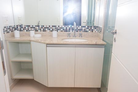 Apartamento à venda com 229m², 4 quartos e 4 vagasBanheiro da Suíte 3