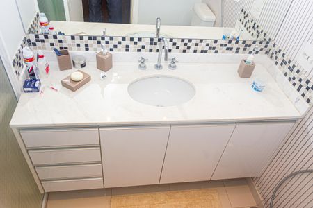 Apartamento à venda com 229m², 4 quartos e 4 vagasBanheiro da Suíte 2