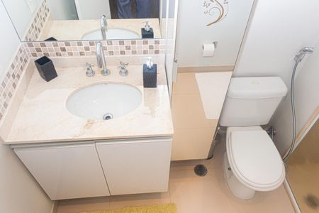 Apartamento à venda com 229m², 4 quartos e 4 vagasBanheiro da Suíte 1