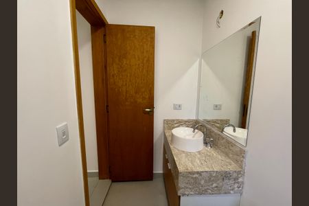 Casa de condomínio para alugar com 153m², 3 quartos e 2 vagasBanheiro da Suíte