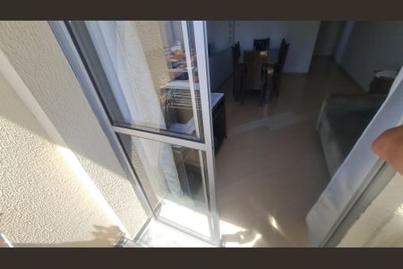 Apartamento à venda com 57m², 2 quartos e 1 vaga Apartamento à venda com 57m², 2 quartos e 1 vagaVaranda