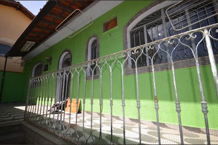 Fachada de casa para alugar com 2 quartos, 122m² em Vila Valqueire, Rio de Janeiro