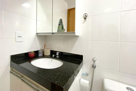 Apartamento à venda com 58m², 2 quartos e 1 vaga Apartamento à venda com 58m², 2 quartos e 1 vagaBanheiro da Suíte 1