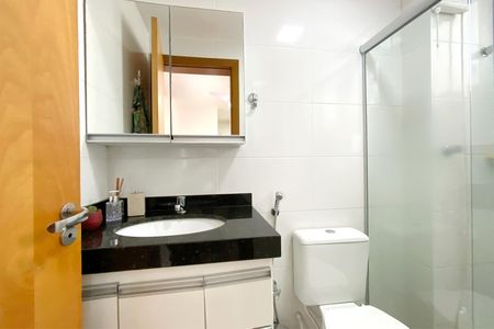 Apartamento à venda com 58m², 2 quartos e 1 vaga Apartamento à venda com 58m², 2 quartos e 1 vagaBanheiro da Suíte 1