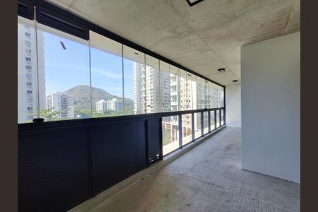 Apartamento à venda com 70m², 2 quartos e 1 vaga Apartamento à venda com 70m², 2 quartos e 1 vagaVaranda