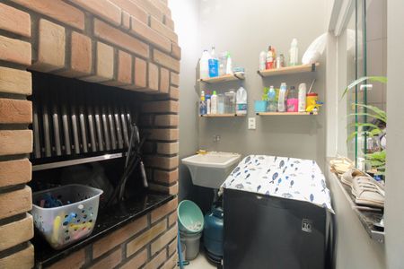 Casa de condomínio à venda com 72m², 2 quartos e 1 vaga Casa de condomínio à venda com 72m², 2 quartos e 1 vagaÁrea de Serviço e Churrasqueira