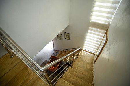 Casa para alugar com 223m², 2 quartos e 1 vagaEscada