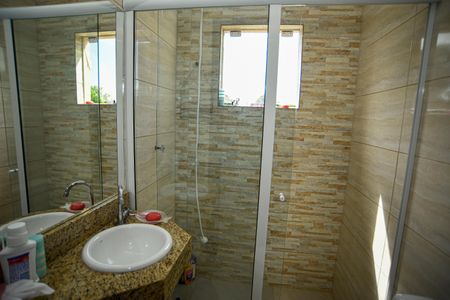 Banheiro 1 de casa para alugar com 2 quartos, 223m² em Tarumã, Viamão