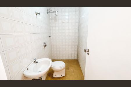 Casa à venda com 350m², 4 quartos e 3 vagas Casa à venda com 350m², 4 quartos e 3 vagasBanheiro de serviço