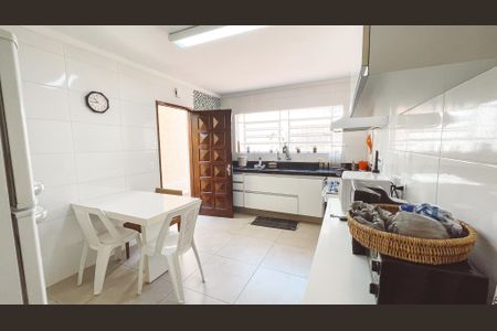 Casa à venda com 350m², 4 quartos e 3 vagas Casa à venda com 350m², 4 quartos e 3 vagasCozinha