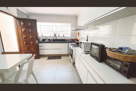 Casa à venda com 350m², 4 quartos e 3 vagas Casa à venda com 350m², 4 quartos e 3 vagasCozinha