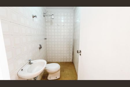 Casa à venda com 350m², 4 quartos e 3 vagas Casa à venda com 350m², 4 quartos e 3 vagasBanheiro de serviço