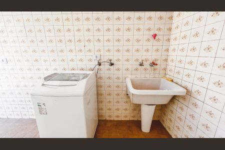 Casa à venda com 350m², 4 quartos e 3 vagas Casa à venda com 350m², 4 quartos e 3 vagasÁrea de Serviço