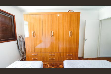 Casa à venda com 350m², 4 quartos e 3 vagas Casa à venda com 350m², 4 quartos e 3 vagasQuarto 1