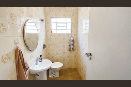 Casa à venda com 350m², 4 quartos e 3 vagas Casa à venda com 350m², 4 quartos e 3 vagasLavabo