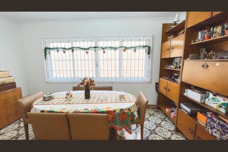 Casa à venda com 350m², 4 quartos e 3 vagas Casa à venda com 350m², 4 quartos e 3 vagasSala de Jantar