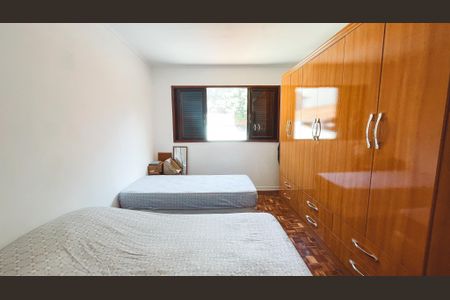 Casa à venda com 350m², 4 quartos e 3 vagas Casa à venda com 350m², 4 quartos e 3 vagasQuarto 1