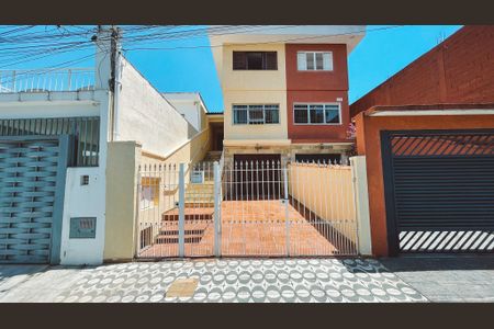 Casa à venda com 350m², 4 quartos e 3 vagas Casa à venda com 350m², 4 quartos e 3 vagasFachada