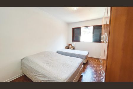 Casa à venda com 350m², 4 quartos e 3 vagas Casa à venda com 350m², 4 quartos e 3 vagasQuarto 1