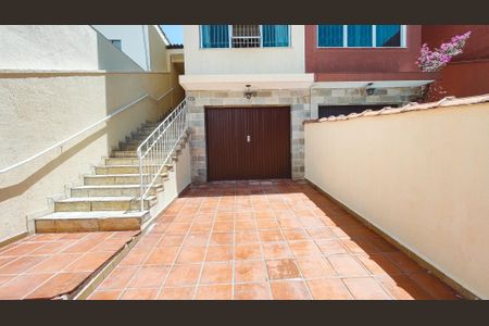 Casa à venda com 350m², 4 quartos e 3 vagas Casa à venda com 350m², 4 quartos e 3 vagasGaragem