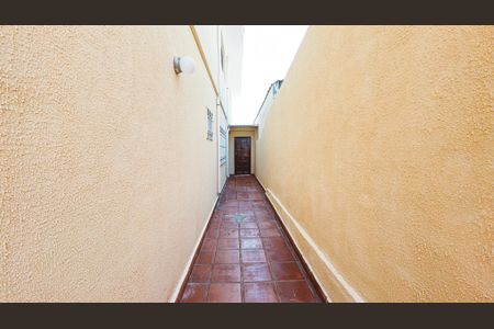 Casa à venda com 350m², 4 quartos e 3 vagas Casa à venda com 350m², 4 quartos e 3 vagasCorredor