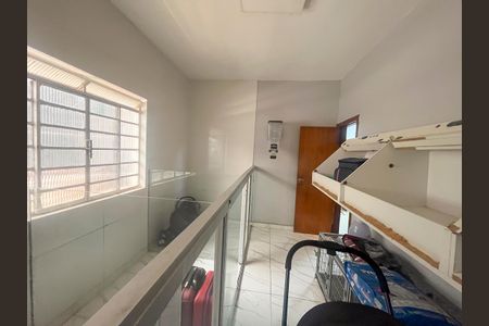 Quarto 2 de casa para alugar com 4 quartos, 400m² em Sagrada Família, Belo Horizonte
