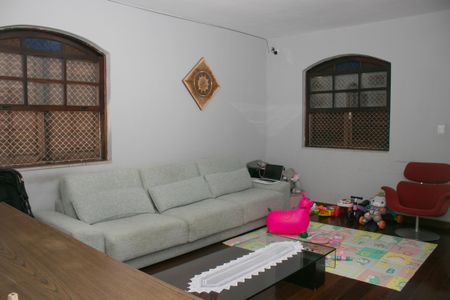 Casa para alugar com 4 quartos, 400m² em Sagrada Família, Belo Horizonte