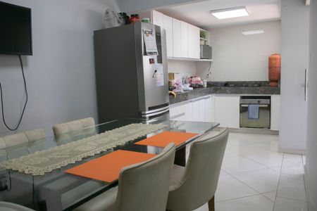 Casa para alugar com 400m², 4 quartos e 8 vagasCozinha