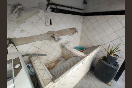 Casa à venda com 628m², 5 quartos e 2 vagas Casa à venda com 628m², 5 quartos e 2 vagasÁrea de Serviço