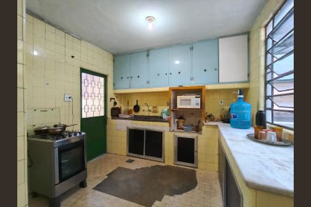 Casa à venda com 628m², 5 quartos e 2 vagas Casa à venda com 628m², 5 quartos e 2 vagasCozinha