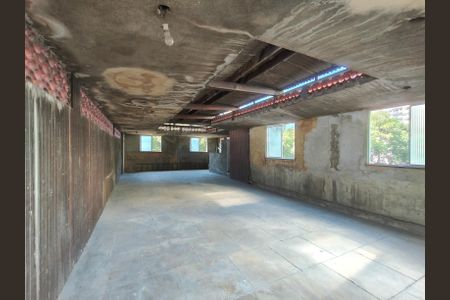 Casa à venda com 628m², 5 quartos e 2 vagas Casa à venda com 628m², 5 quartos e 2 vagasTerraço