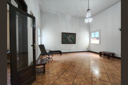 Casa à venda com 628m², 5 quartos e 2 vagas Casa à venda com 628m², 5 quartos e 2 vagasSala