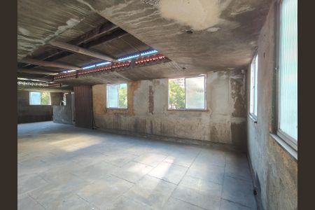 Casa à venda com 628m², 5 quartos e 2 vagas Casa à venda com 628m², 5 quartos e 2 vagasTerraço